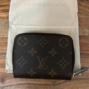 Authentic Louis Vitton Monogram Zip wallet
